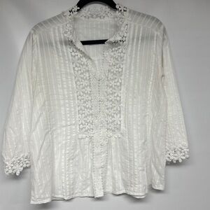 Chic White Floral Embroidered Blouse